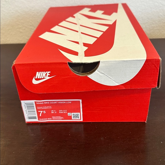 Nike women's court vision low
blush pink- never worn - Picture 3 of 3